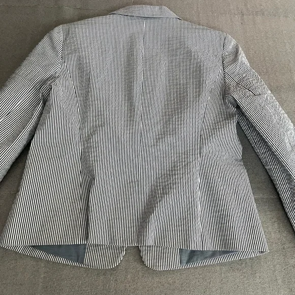 [6]Ann Taylor Navy and White Striped Cotton Blend Light Blazer - Picture 8 of 12